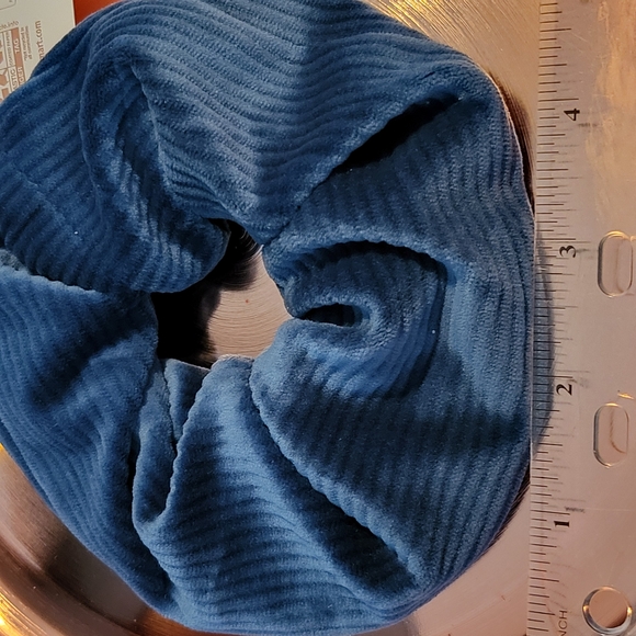 SPUN Blue Velvet Scrunchie - Picture 2 of 4
